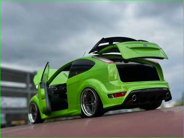 1:18 Ford Focus RS MK2 Green Edition Tuning inkl. OVP = RAR